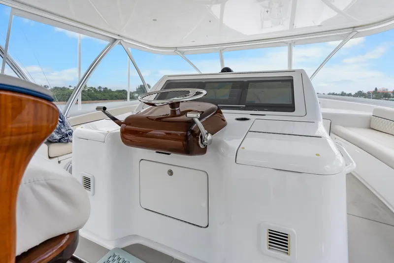Slide: The Image of Viking 72 Convertible 2024 - 7821429