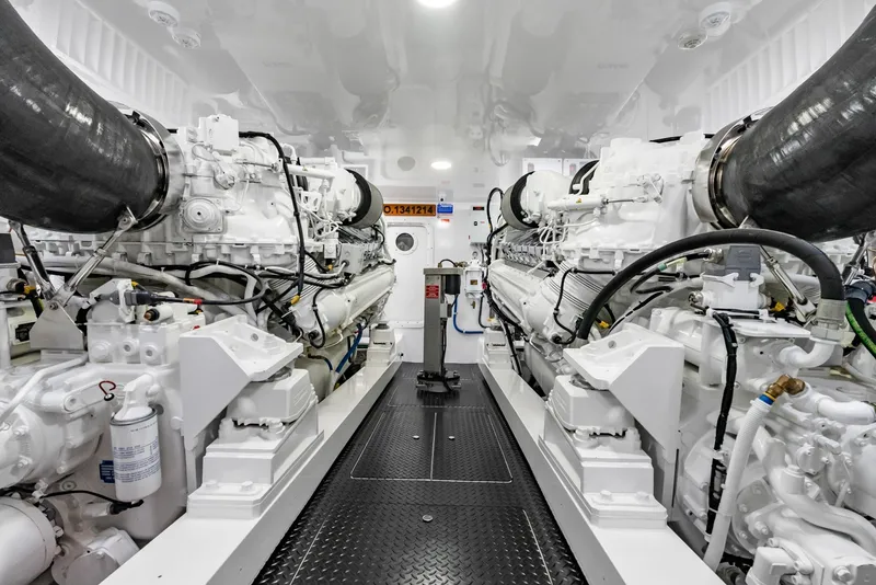 Slide: The Image of Viking 72 Convertible 2024 - 7821523