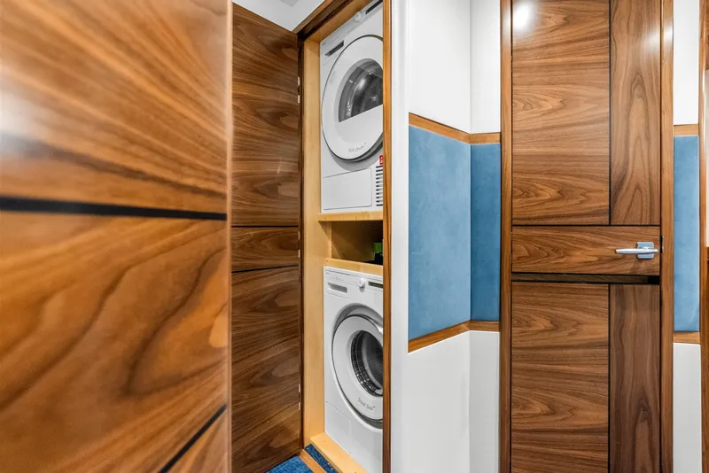 Slide: The Image of Viking 72 Convertible 2024 - 7821470