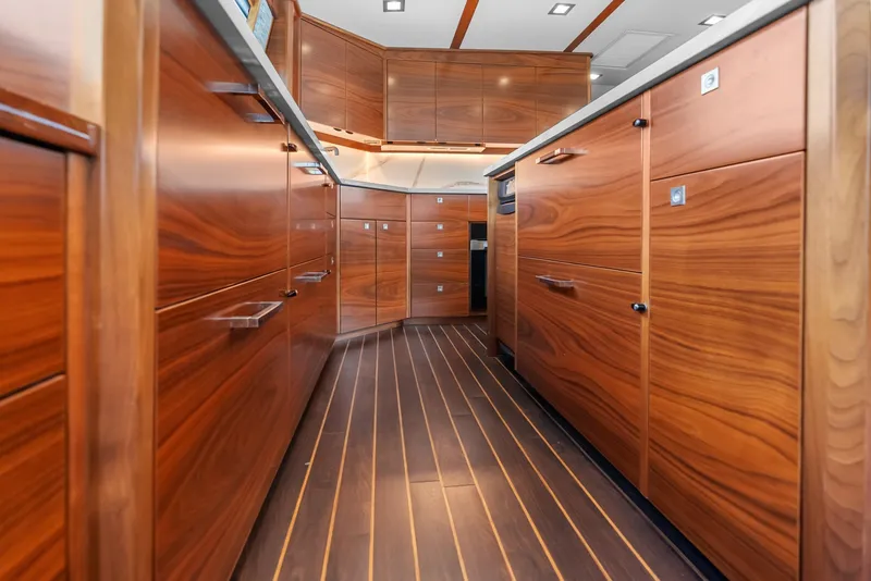 Slide: The Image of Viking 72 Convertible 2024 - 7821500