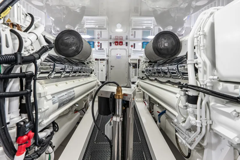 Slide: The Image of Viking 72 Convertible 2024 - 7821516