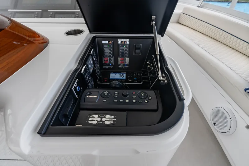 Slide: The Image of Viking 72 Convertible 2024 - 7821427