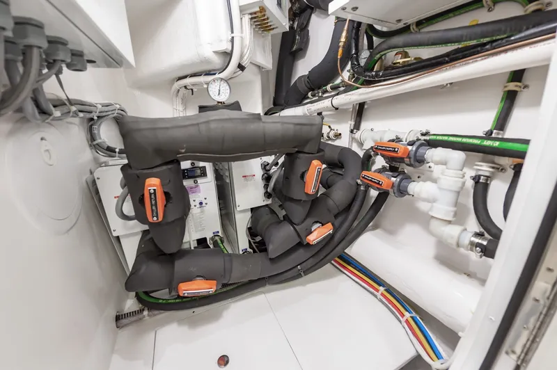 Slide: The Image of Viking 72 Convertible 2024 - 7461715