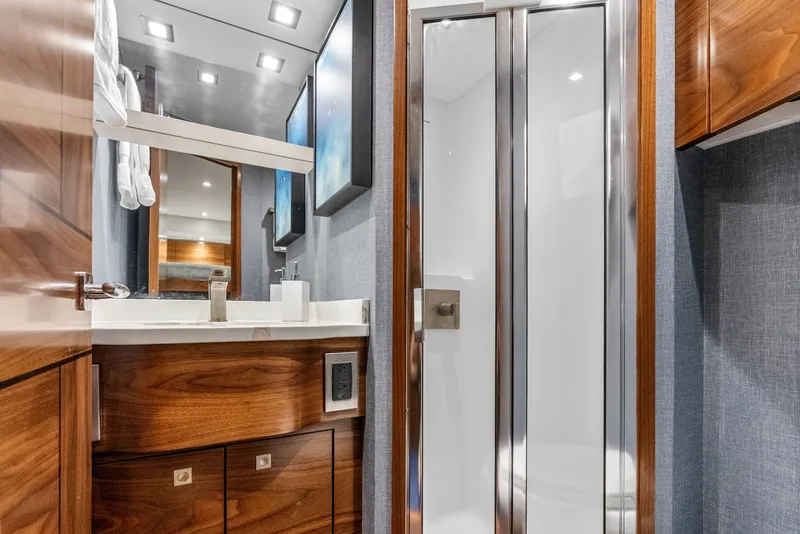 Slide: The Image of Viking 72 Convertible 2024 - 7821489