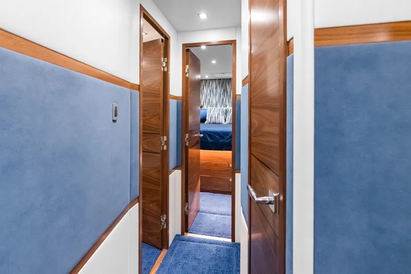Slide: The Image of Viking 72 Convertible 2024 - 7821455