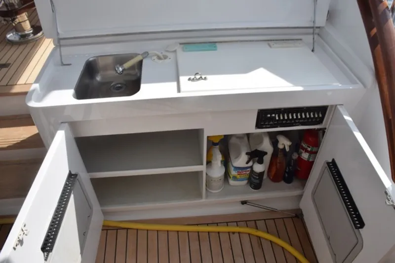Slide: The Image of Starboard Cockpit Center - 7464443
