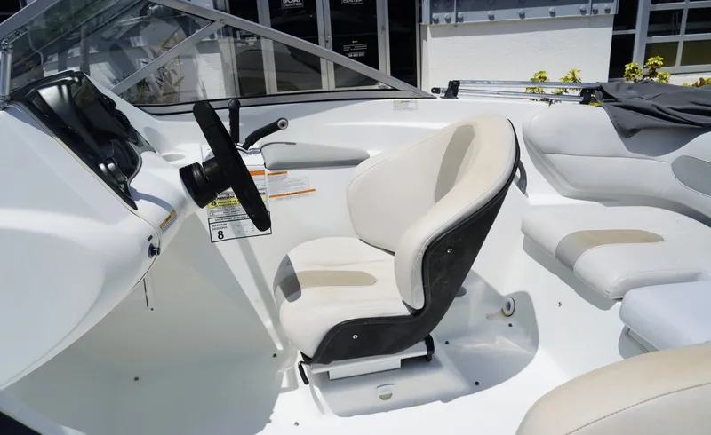Slide: The Image of Sea-Doo Challenger 180SE 2008 - 7462632