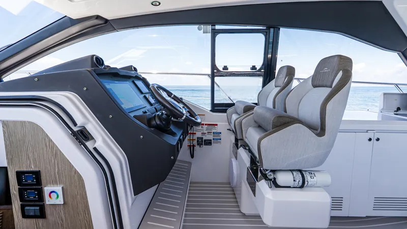 Slide: The Image of Azimut Atlantis 51 2019 - 7464649