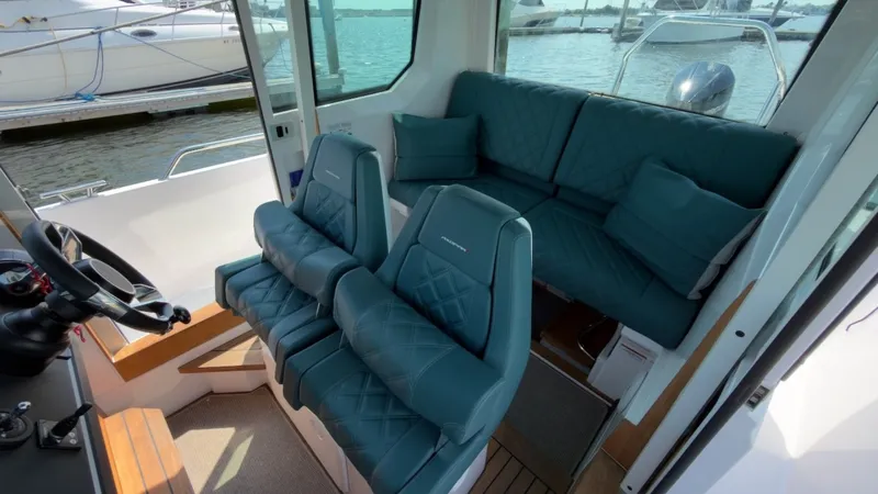Slide: The Image of Axopar 28 Cabin 2023 - 7464984