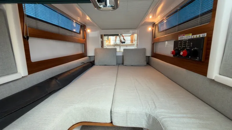 Slide: The Image of Axopar 28 Cabin 2023 - 7464992