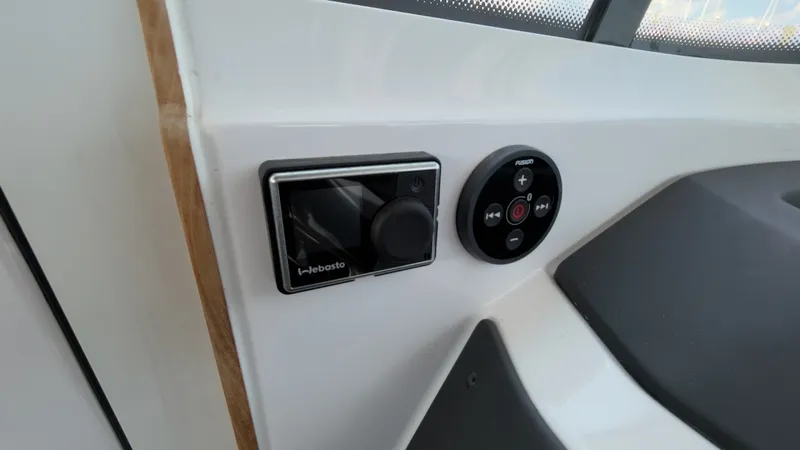 Slide: The Image of Axopar 28 Cabin 2023 - 7464980