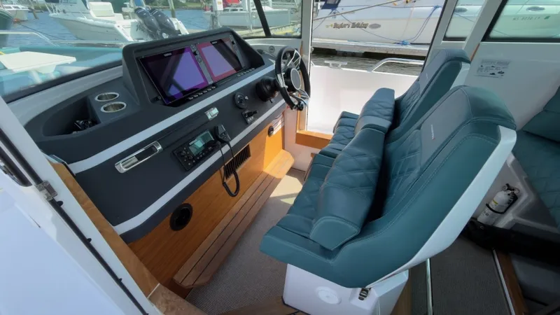 Slide: The Image of Axopar 28 Cabin 2023 - 7464985
