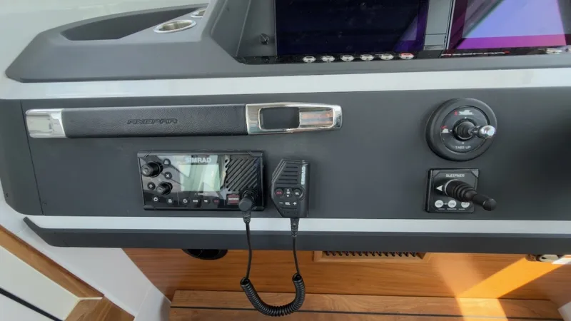Slide: The Image of Axopar 28 Cabin 2023 - 7464982