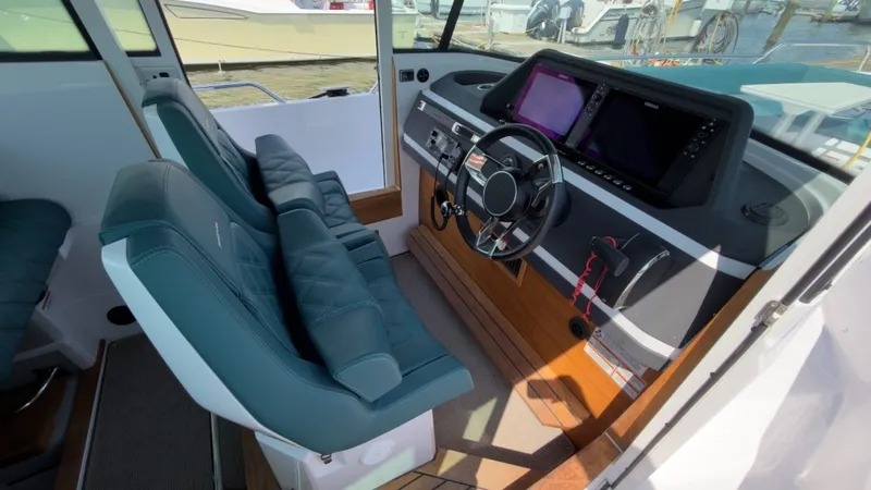 Slide: The Image of Axopar 28 Cabin 2023 - 7464983
