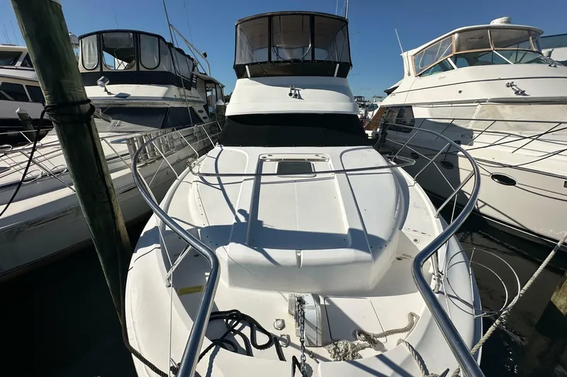 The Image of Silverton 442 Cockpit Motor Yacht 1999 - undefined