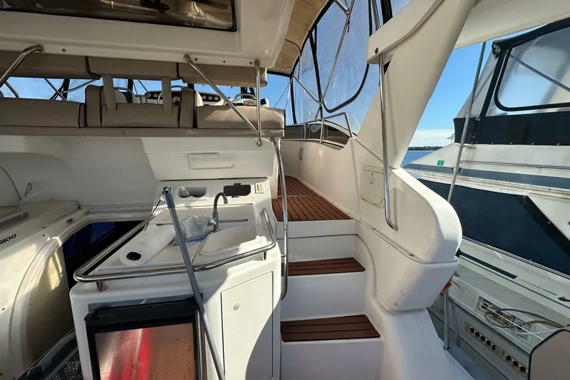 Slide: The Image of Silverton 442 Cockpit Motor Yacht 1999 - 7465072