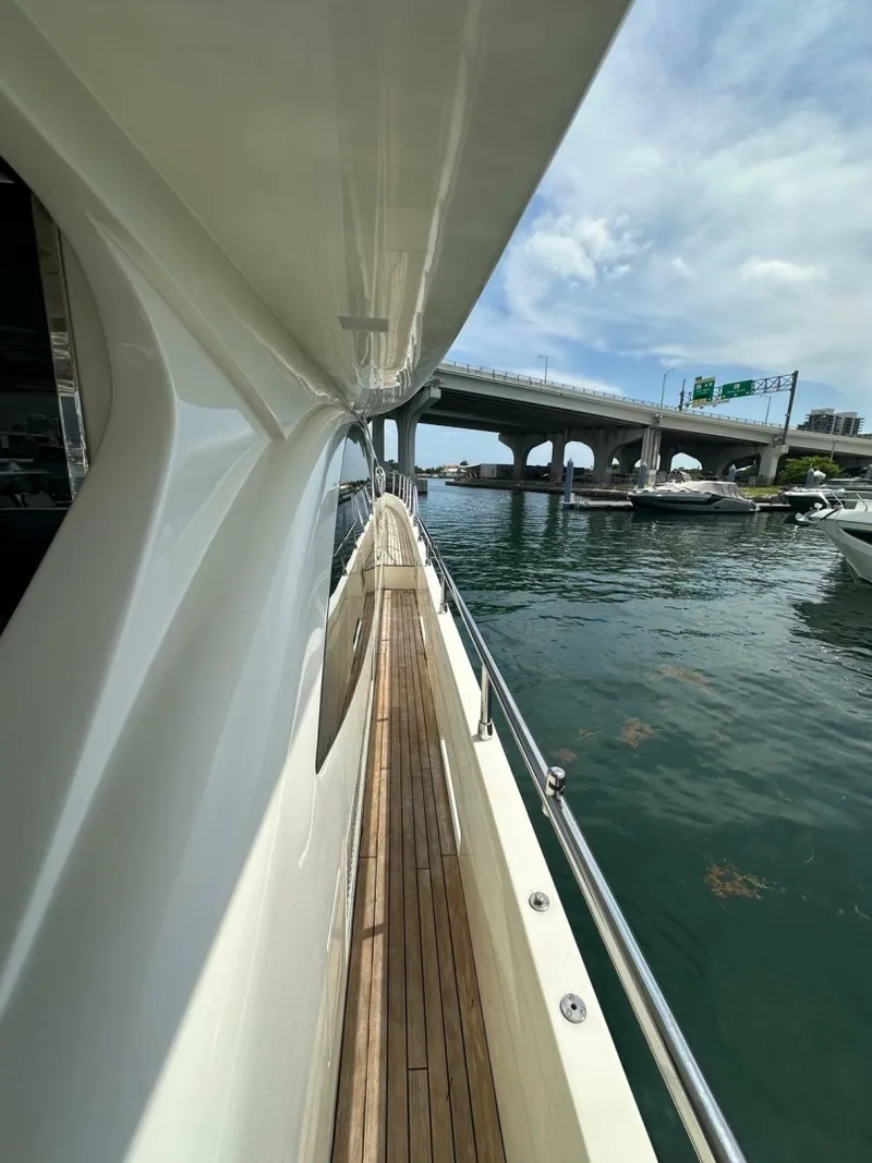 Slide: The Image of Azimut 75 2010 - 7465644