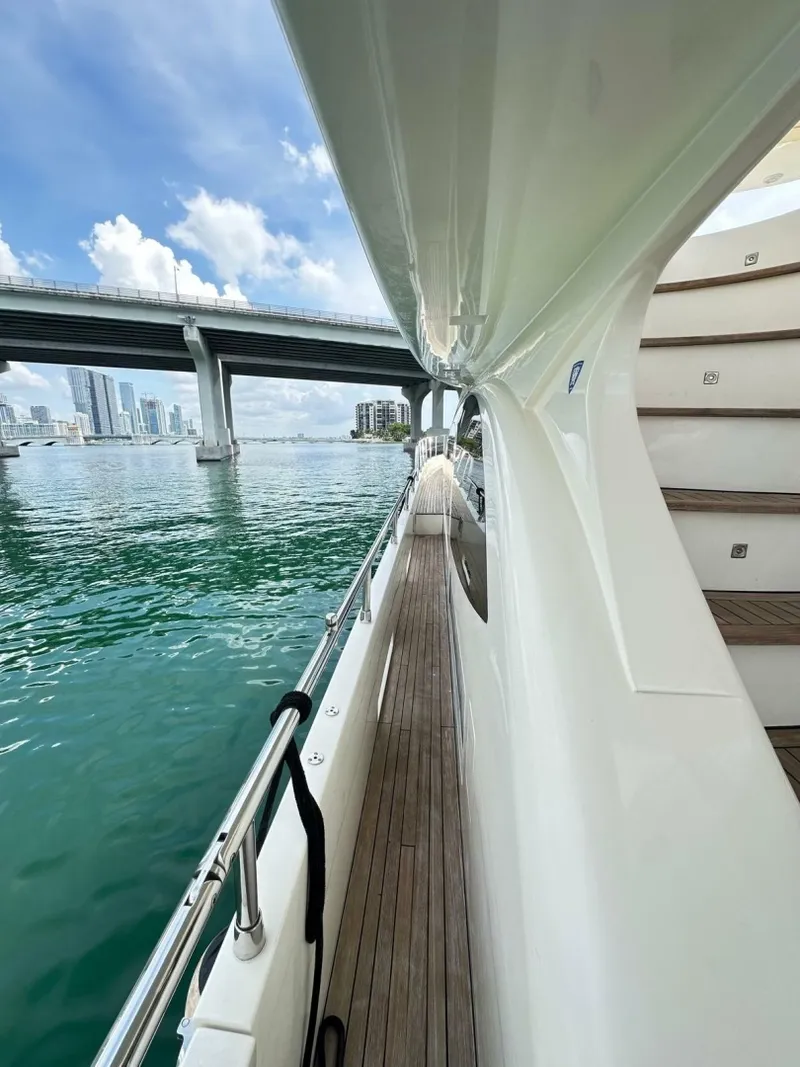 Slide: The Image of Azimut 75 2010 - 7465645