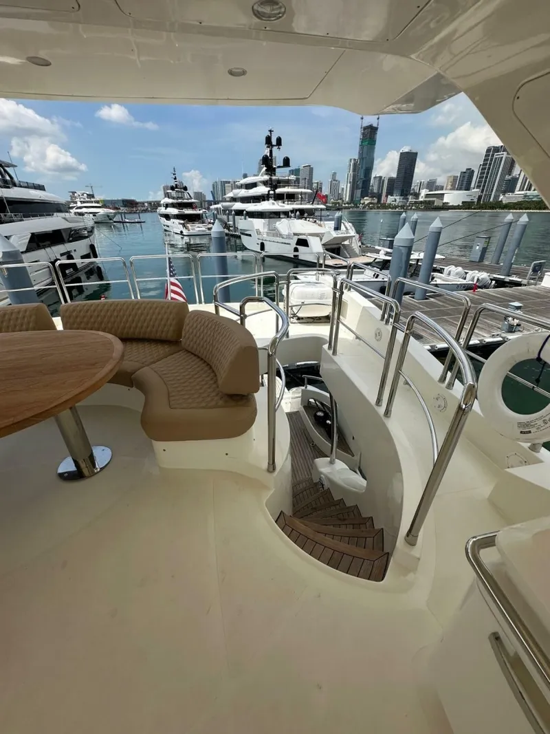 Slide: The Image of Azimut 75 2010 - 7465653