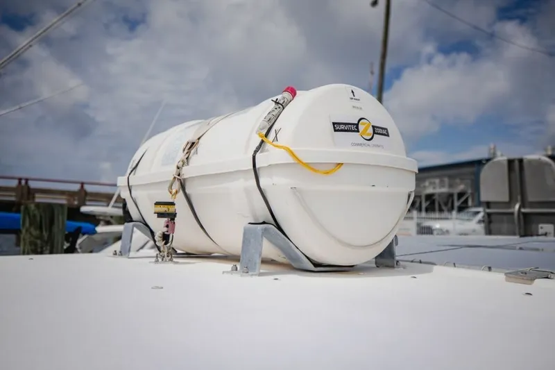 Slide: The Image of Newton 36' Dive Special 2019 - 7465747