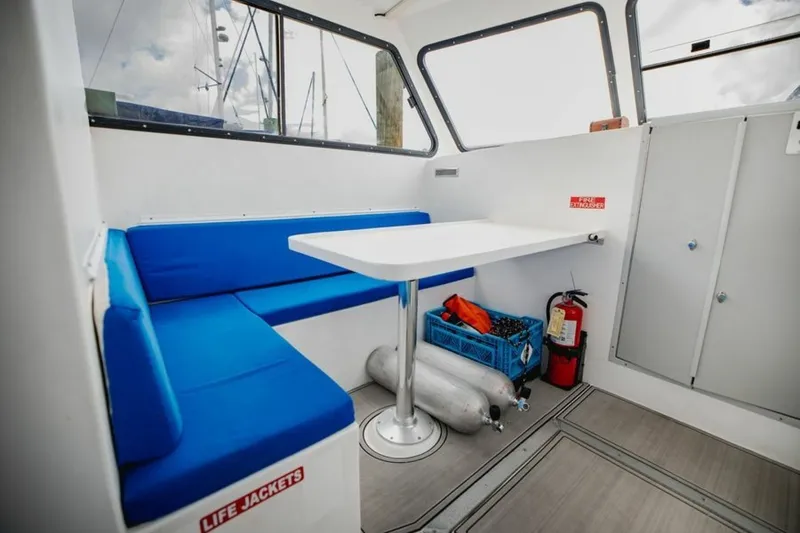 Slide: The Image of Newton 36' Dive Special 2019 - 7465744