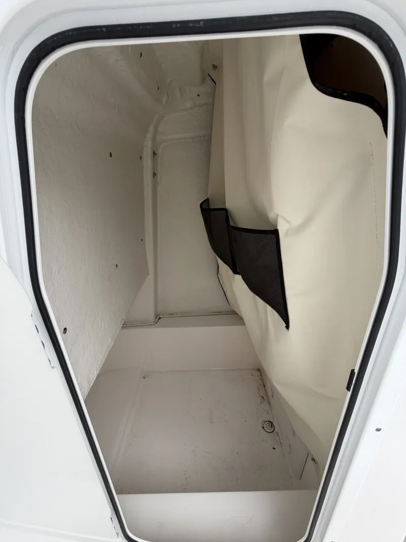 Slide: The Image of Sea Fox 228 Commander 2025 - 7507113