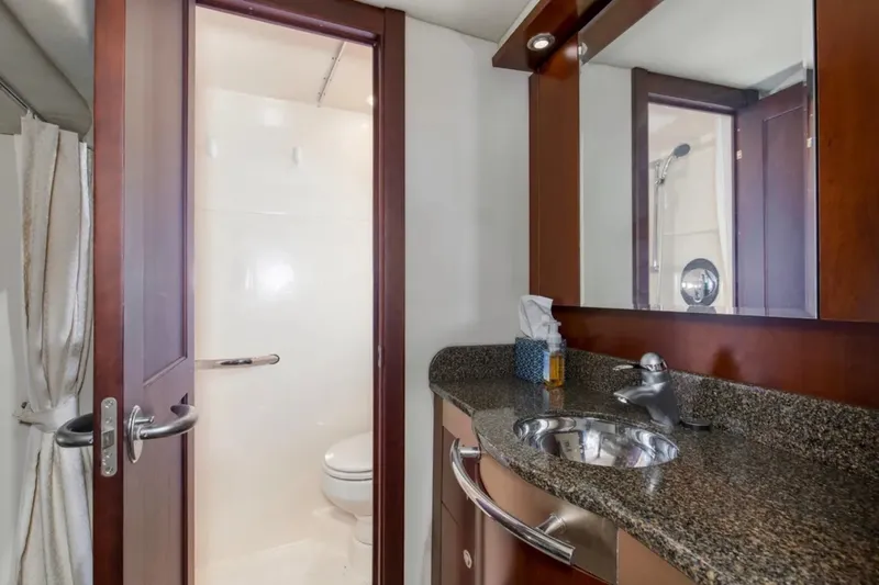 Slide: The Image of Sea Ray 48 Sundancer 2006 - 7466037