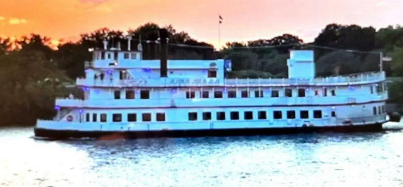 Slide: The Image of Custom Dinner/Excursion/Passenger 1985 - 7466764