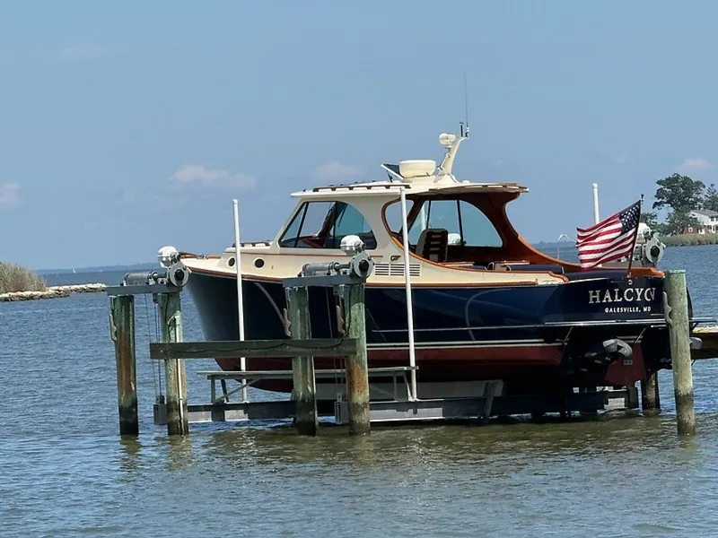 The Image of Hinckley Yachts Talaria 34 2013 - 7467190