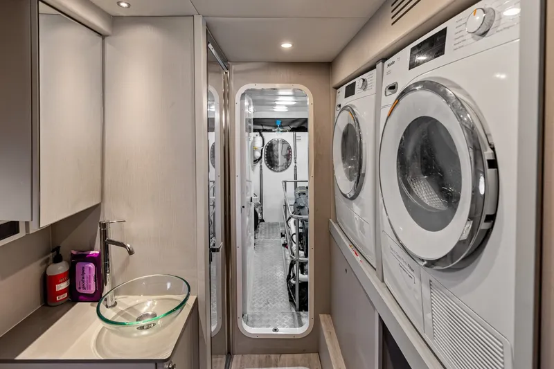 Slide: The Image of Absolute Navetta 75 2023 - 7468172