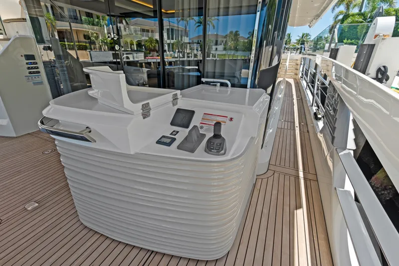Slide: The Image of Absolute Navetta 75 2023 - 7468156