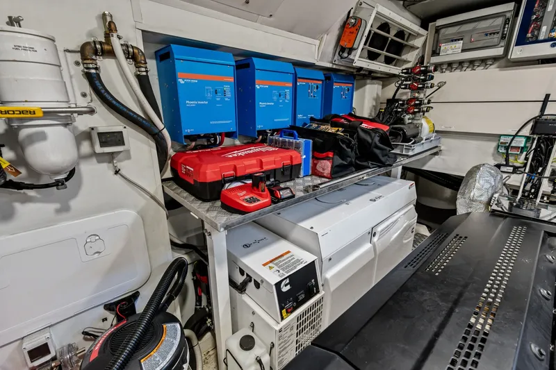 Slide: The Image of Absolute Navetta 75 2023 - 7468166