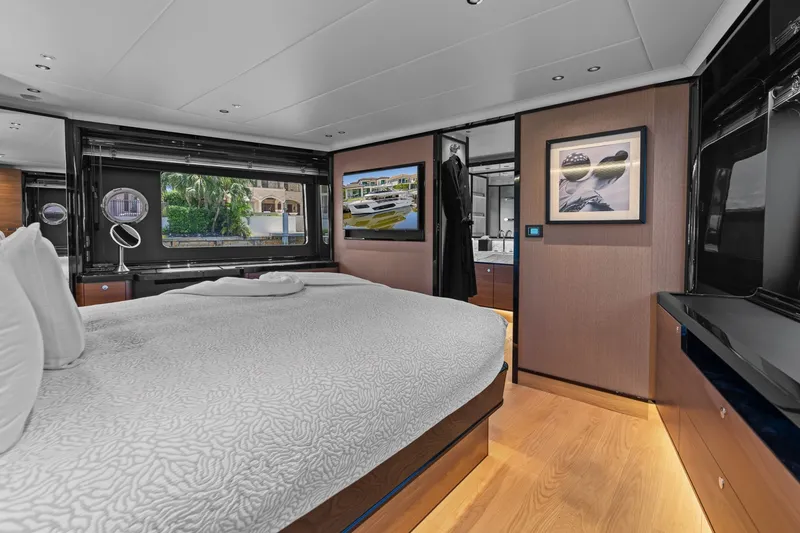 Slide: The Image of Absolute Navetta 75 2023 - 7468079