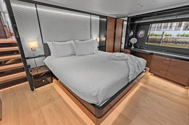 Slide: The Image of Absolute Navetta 75 2023 - 7468080