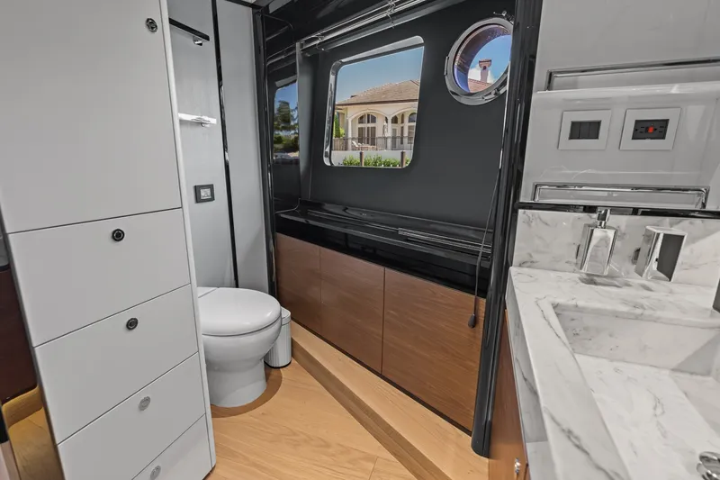 Slide: The Image of Absolute Navetta 75 2023 - 7468087