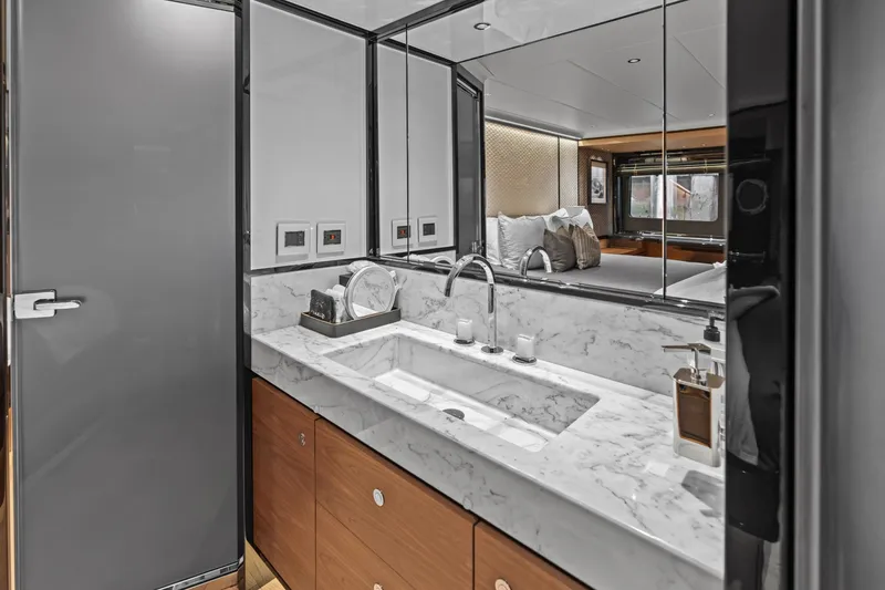 Slide: The Image of Absolute Navetta 75 2023 - 7468095