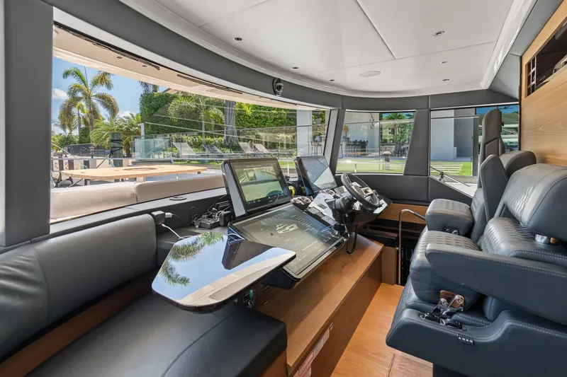 Slide: The Image of Absolute Navetta 75 2023 - 7468180