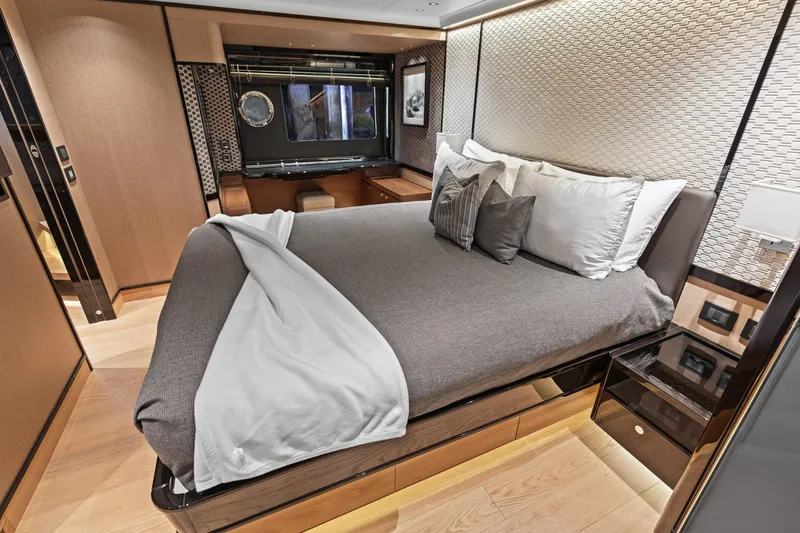 Slide: The Image of Absolute Navetta 75 2023 - 7468100