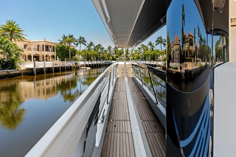 Slide: The Image of Absolute Navetta 75 2023 - 7468117