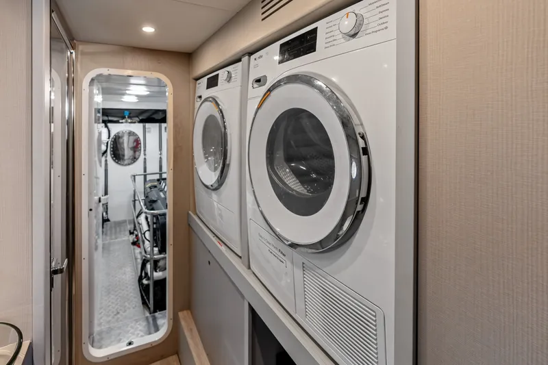 Slide: The Image of Absolute Navetta 75 2023 - 7468173