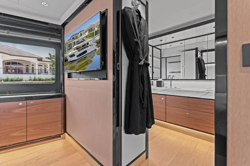 Slide: The Image of Absolute Navetta 75 2023 - 7468084