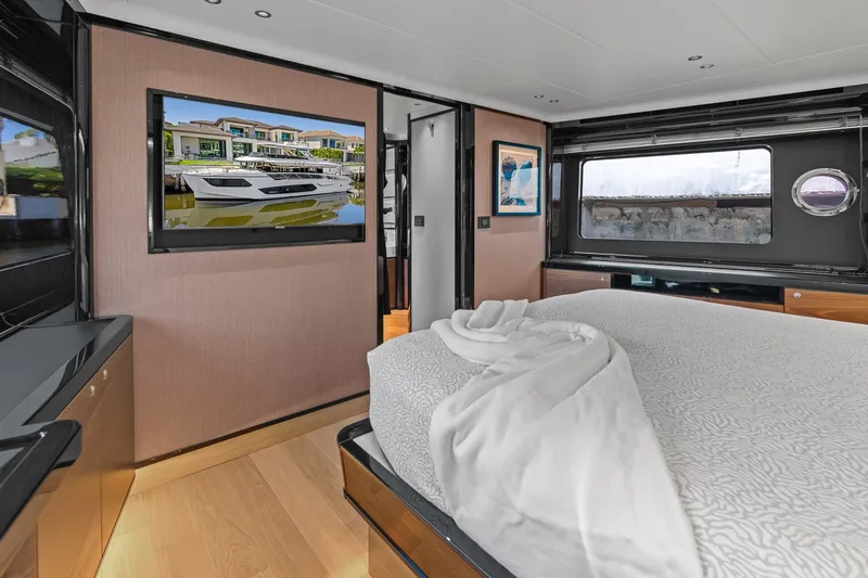 Slide: The Image of Absolute Navetta 75 2023 - 7468082