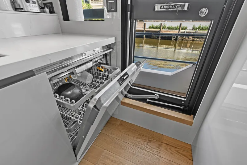 Slide: The Image of Absolute Navetta 75 2023 - 7468188