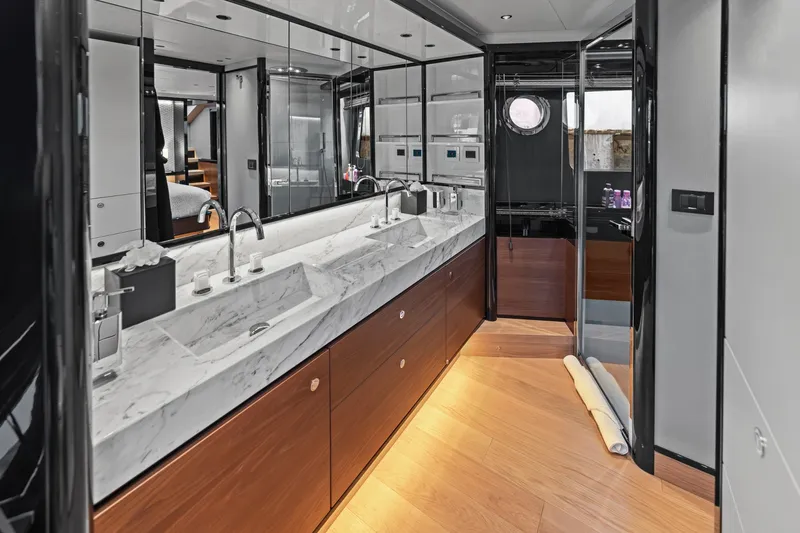 Slide: The Image of Absolute Navetta 75 2023 - 7468085