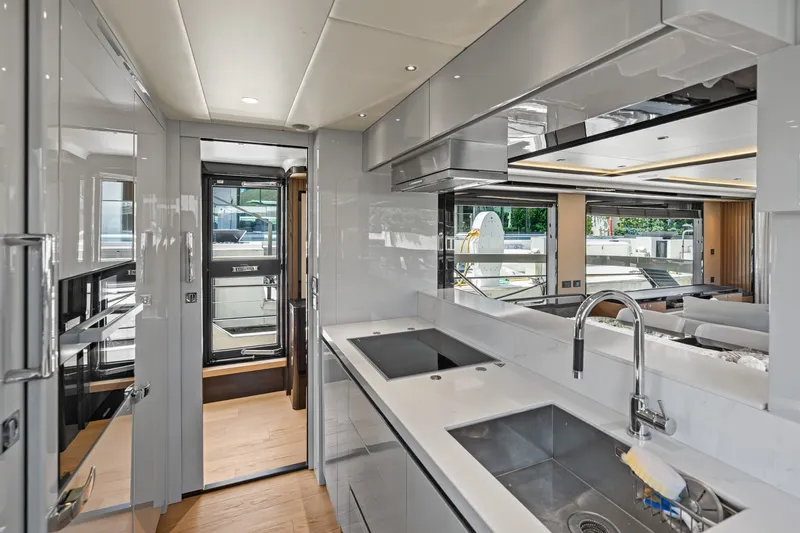 Slide: The Image of Absolute Navetta 75 2023 - 7468186