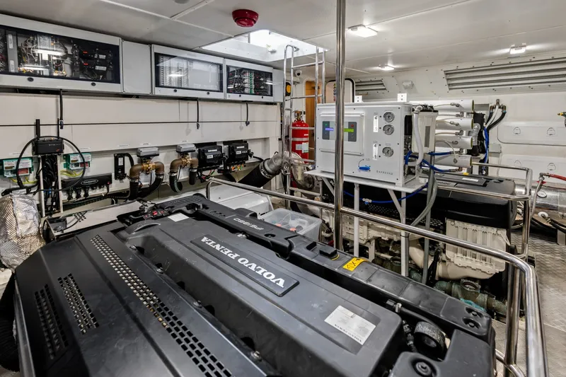 Slide: The Image of Absolute Navetta 75 2023 - 7468167