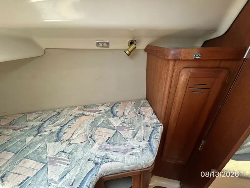 Slide: The Image of Hunter 336 forward stateroom starboard - 7467307