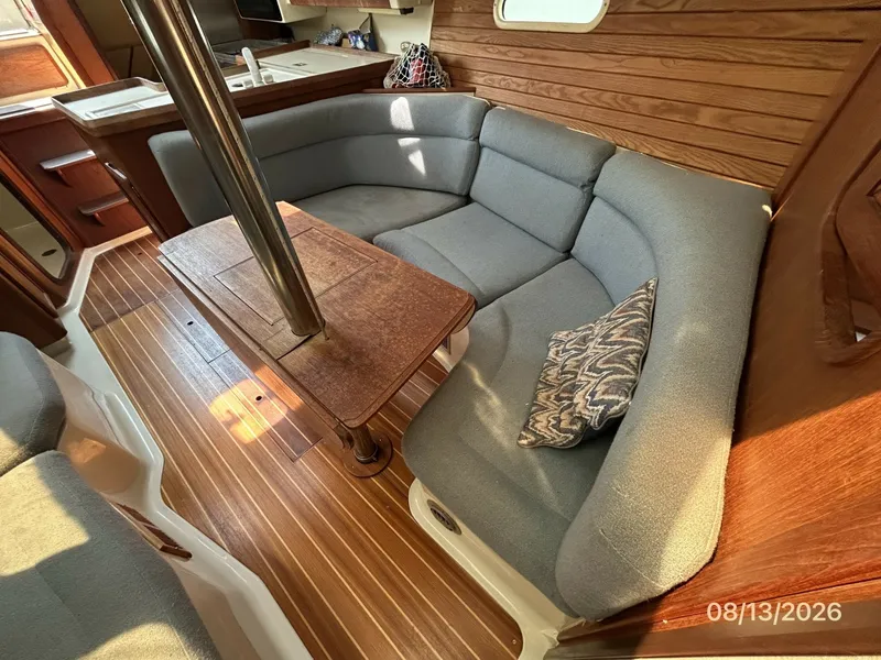 Slide: The Image of Hunter 336 salon port seating2 - 7467324