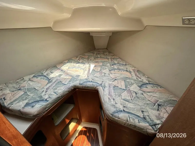 Slide: The Image of Hunter 336 forward stateroom - 7467305