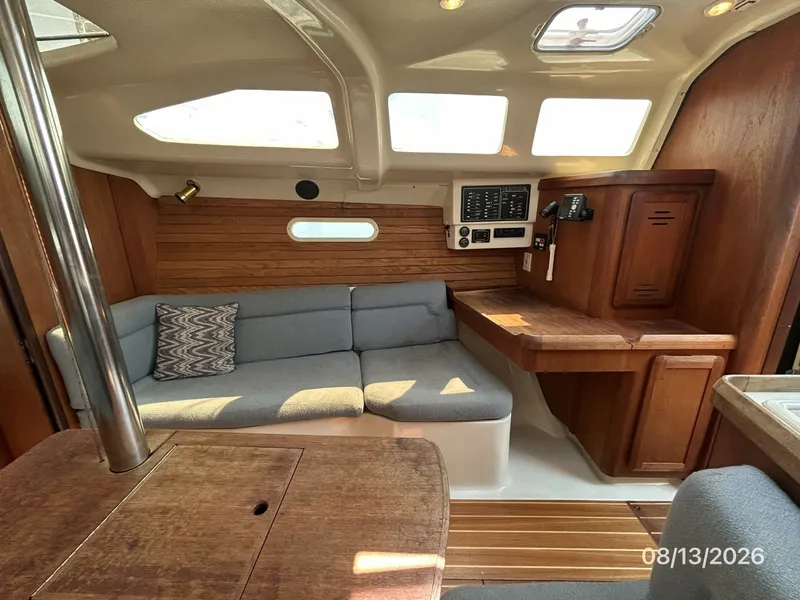 Slide: The Image of Hunter 336 salon starboard - 7467325